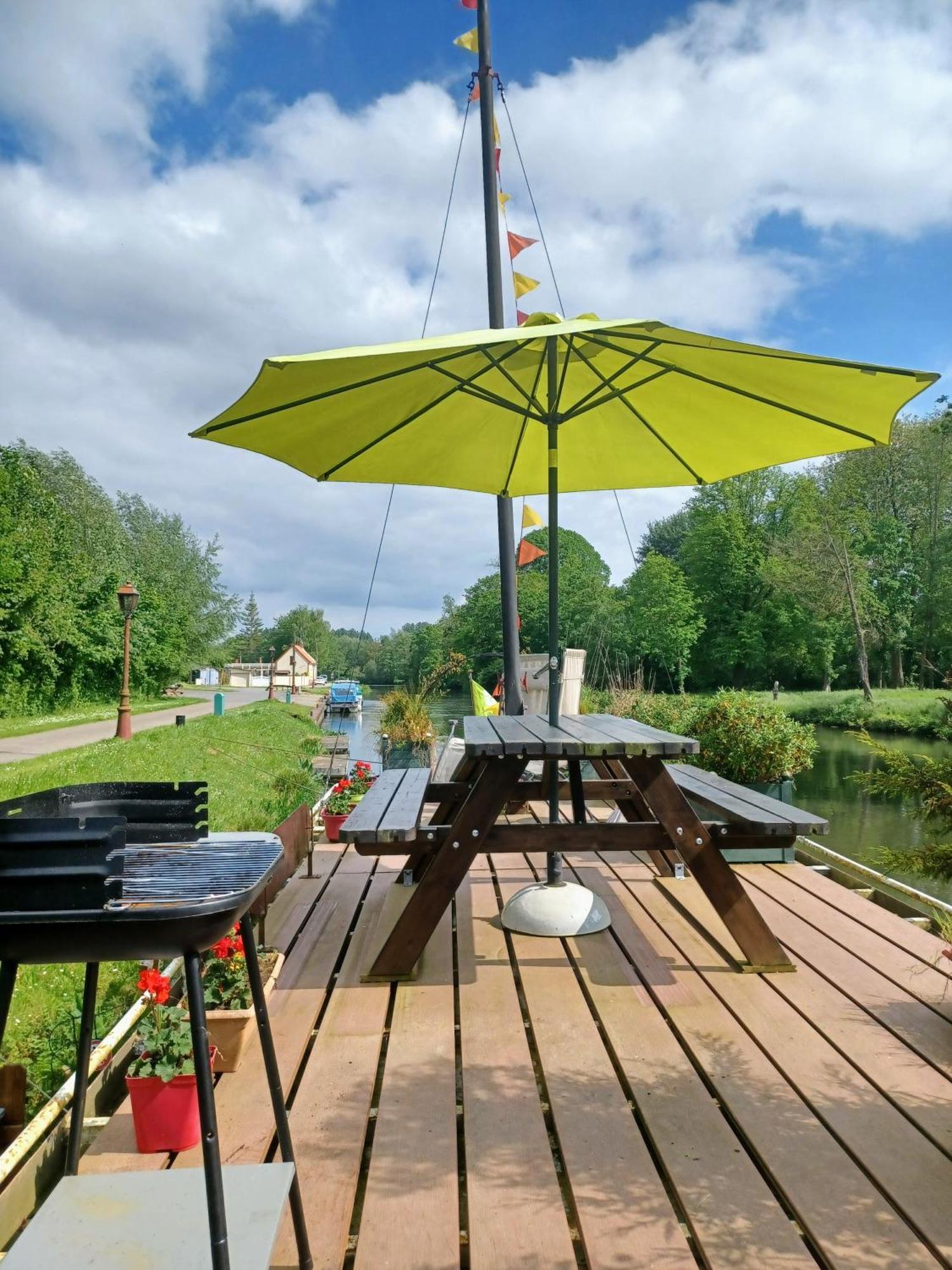 Hotel Sur La Somme A Bord De La Peniche Arche De Noe Pont-Rémy Esterno foto
