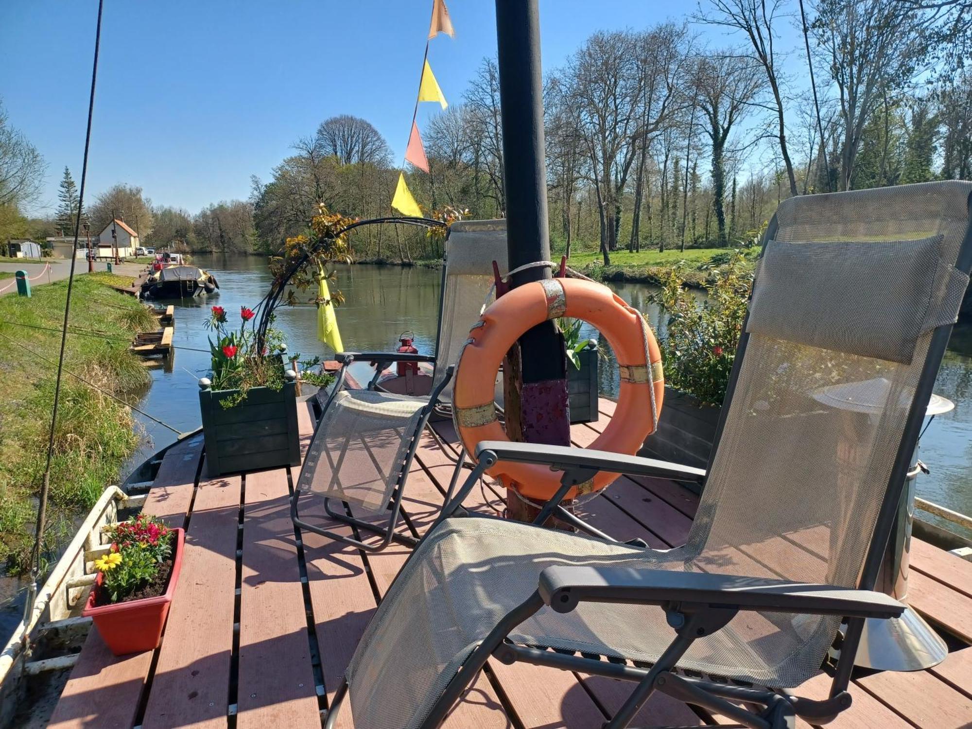 Hotel Sur La Somme A Bord De La Peniche Arche De Noe Pont-Rémy Esterno foto